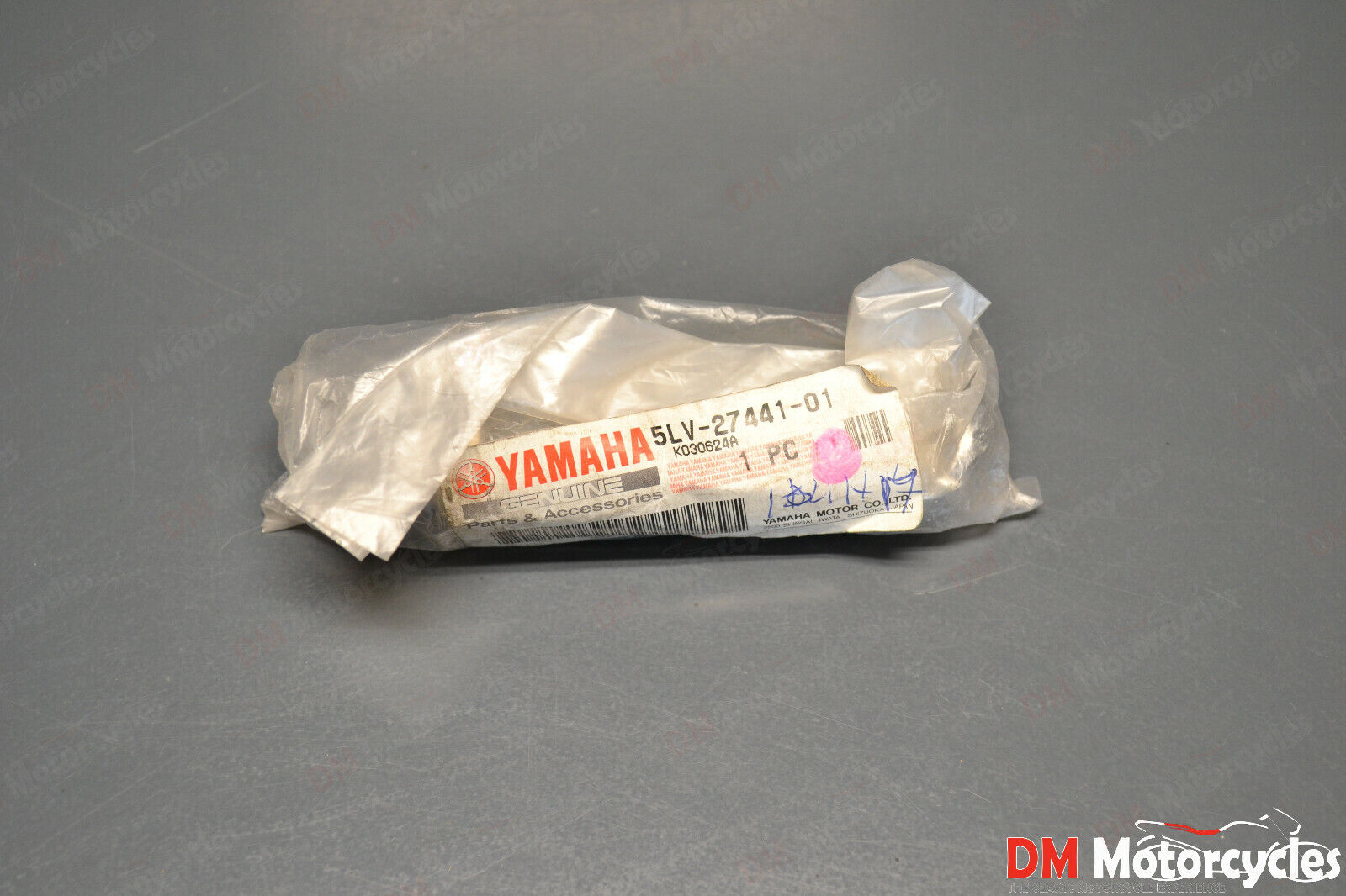 Yamaha genuine new fz1 fz6 fjr1300 2001 - 2013 rear footrest 2 pn 5lv-27441-01