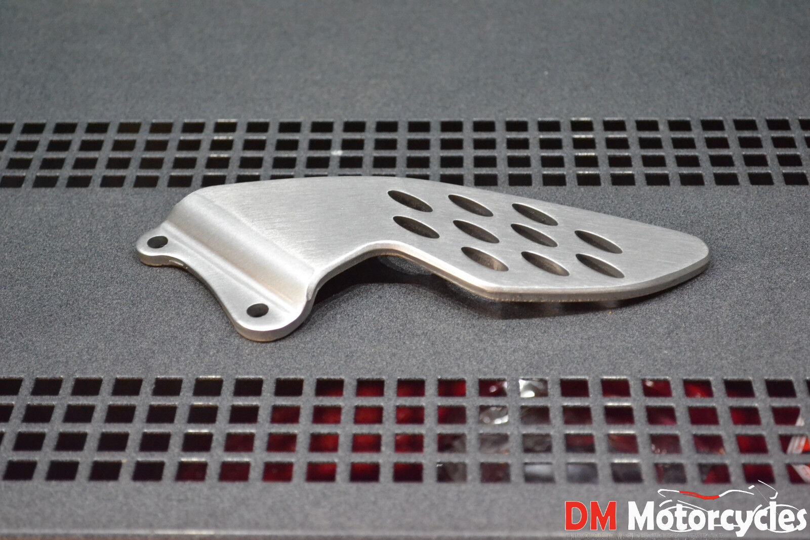 Yamaha genuine new yzf r1 04 - 06 lh foot peg plate pn 5vy-27445-00