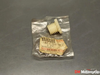 Yamaha genuine new dt 125 DT 125 tachometer drive gear pn 2a6-17831-00