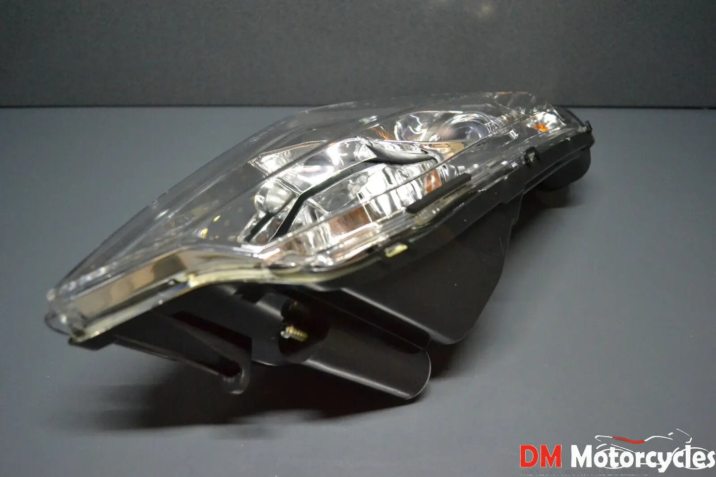 Peugeot genuine new Satelis 125 - 500 2007 - on left head light assy pn 766941