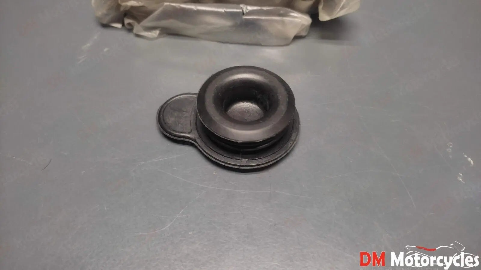 Yamaha genuine nos rd350 dt80 dt125 oil cap pn 10v-21771-00