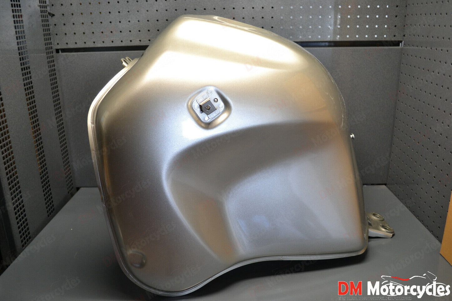 Honda genuine new Varadero XL1000 2011 fuel petrol tank pn 17520-mbt-s60za