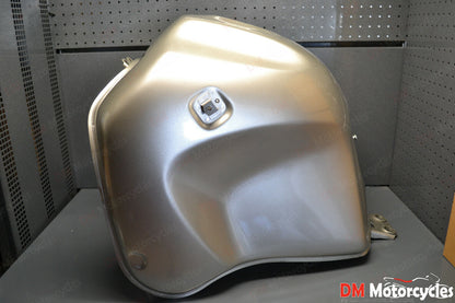 Honda genuine new Varadero XL1000 2011 fuel petrol tank pn 17520-mbt-s60za