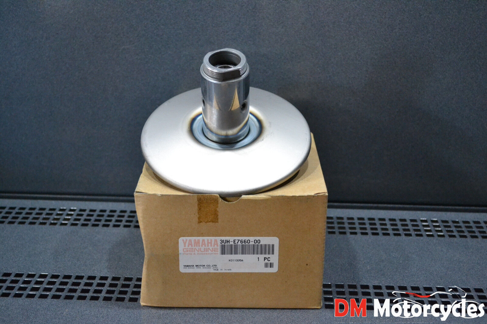 YAMAHA GENUINE NOS SECONDARY FIXED SHEAVE COMP PN 3UH-E7660-00
