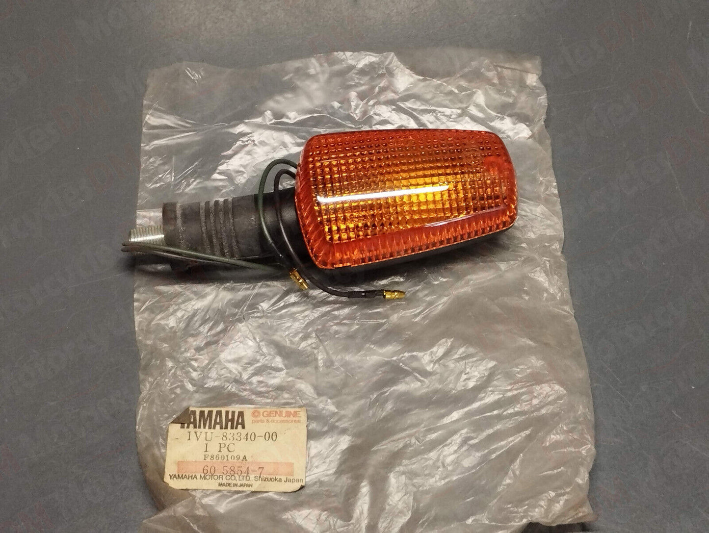 Yamaha genuine new fz 750 rd 350 srx 600 rear right turn signal pn 1vu-83340-00