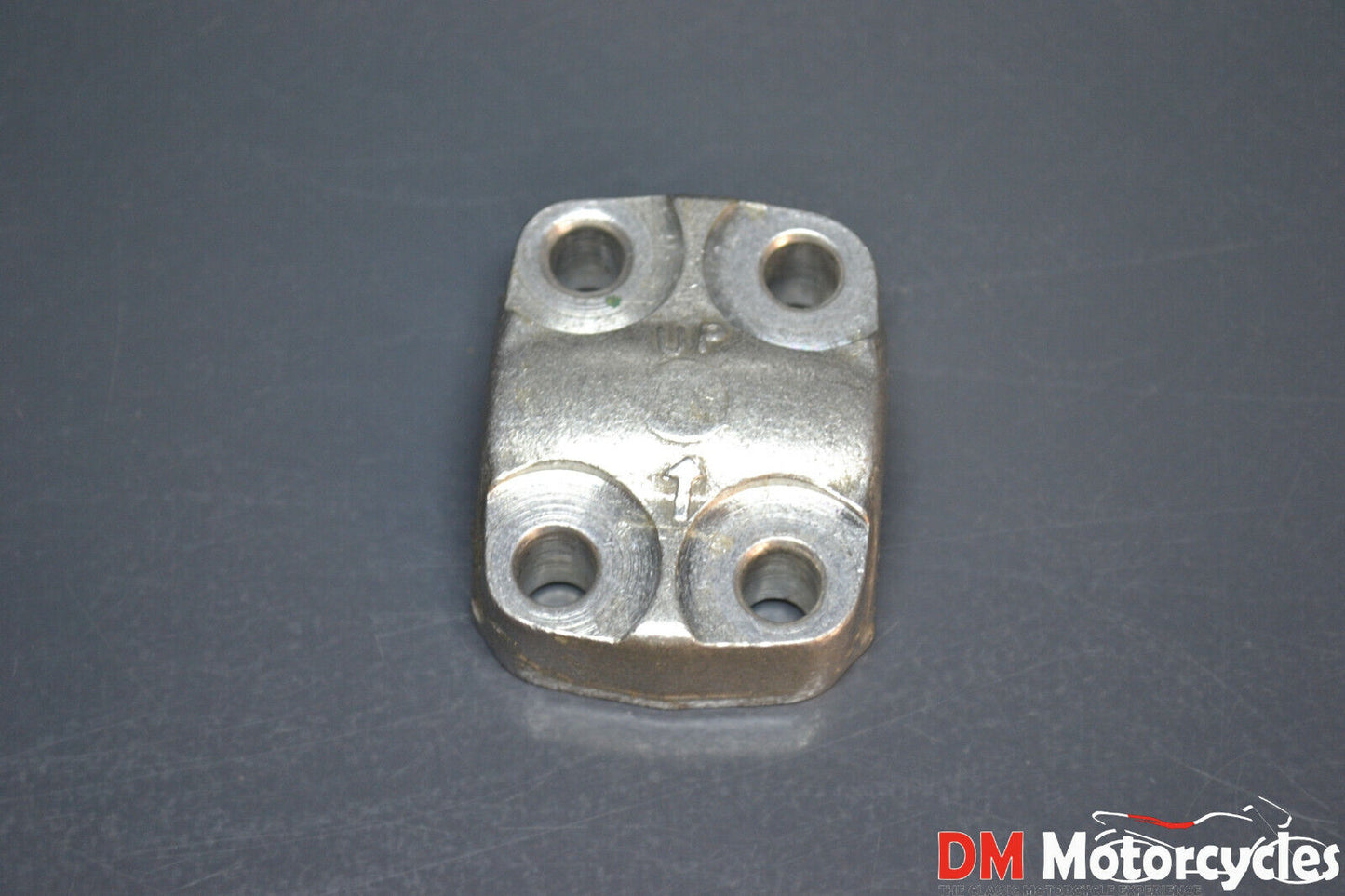 Yamaha genuine nos xt600z xt 600 1986 axle holder bracket pn 34l-23167-00