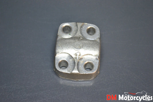 Yamaha genuine nos xt600z xt 600 1986 axle holder bracket pn 34l-23167-00
