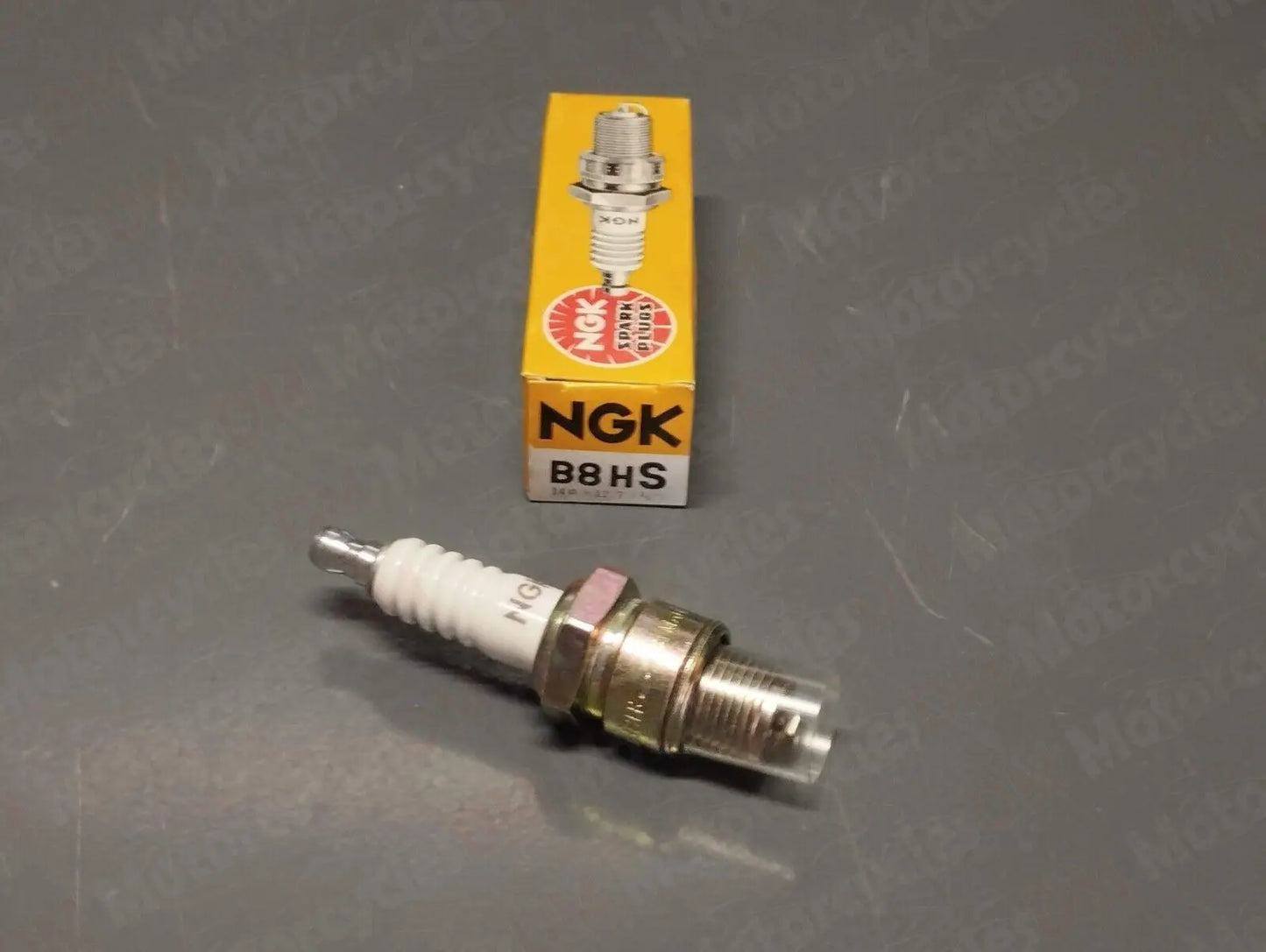 New NGK B8HS Spark Plug x1