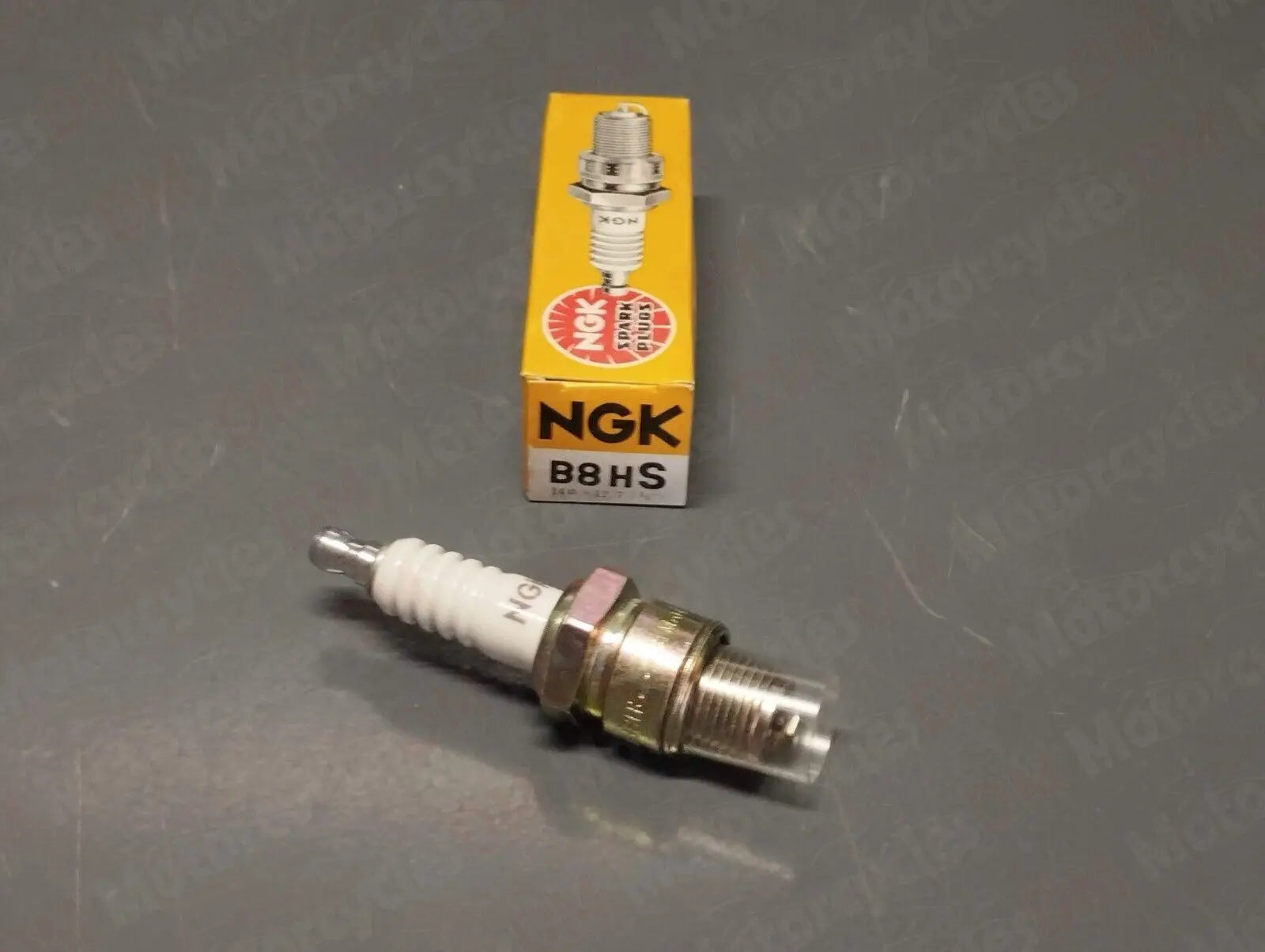 New NGK B8HS Spark Plug x1