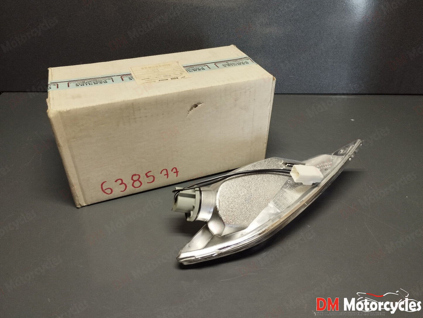 Piaggio genuine new fly 125 50 4t right front turn signal pn 638577