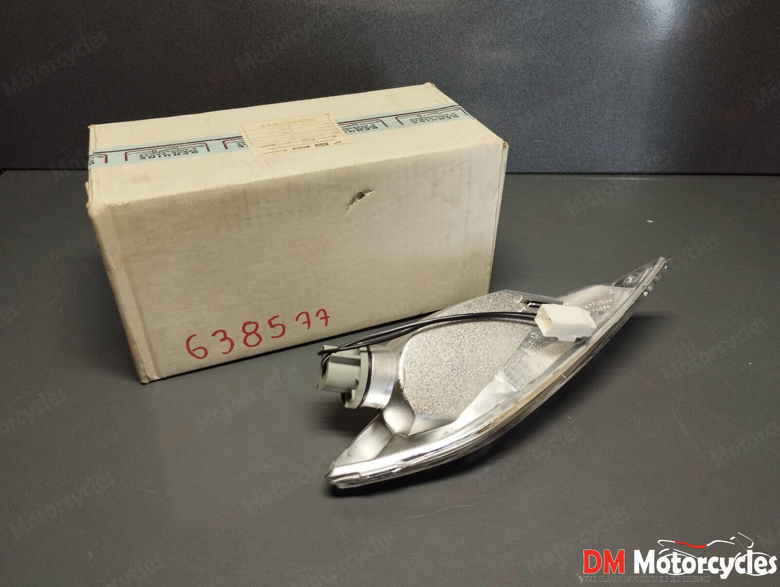 Piaggio genuine new fly 125 50 4t right front turn signal pn 638577