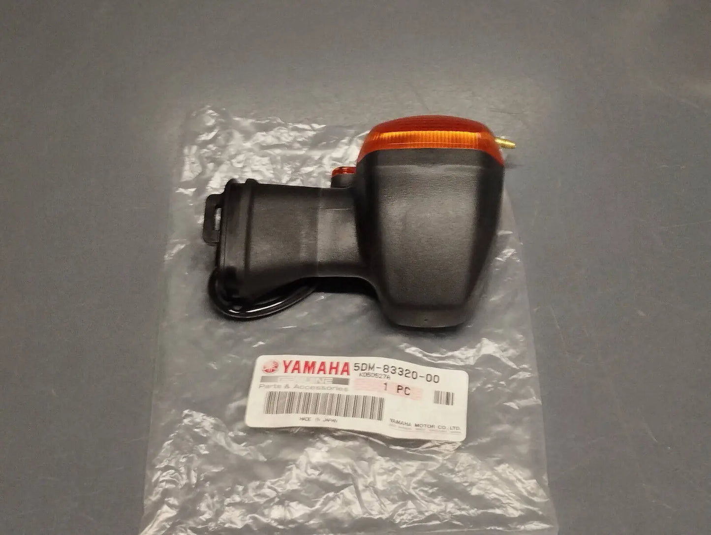Yamaha genuine new fjr 1300 fzs 1000 600 right front turn signal pn 5dm-83320-00