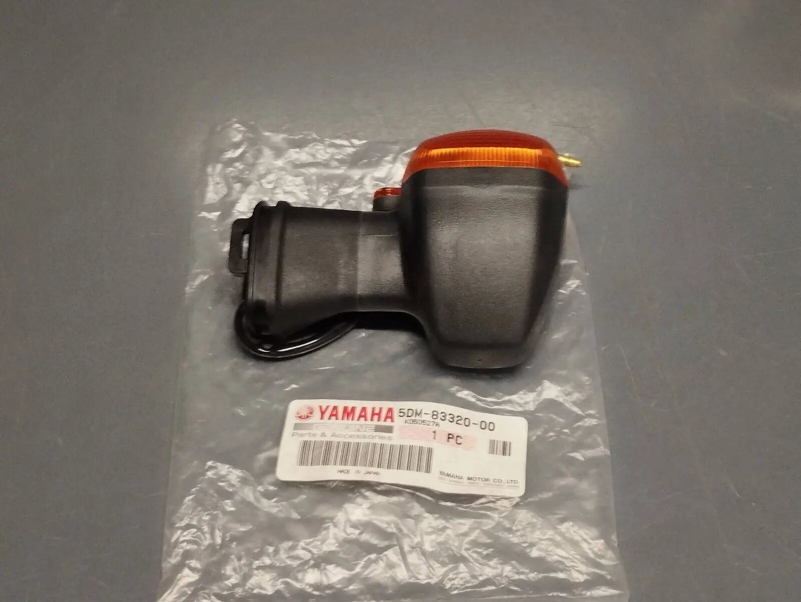 Yamaha genuine new fjr 1300 fzs 1000 600 right front turn signal pn 5dm-83320-00