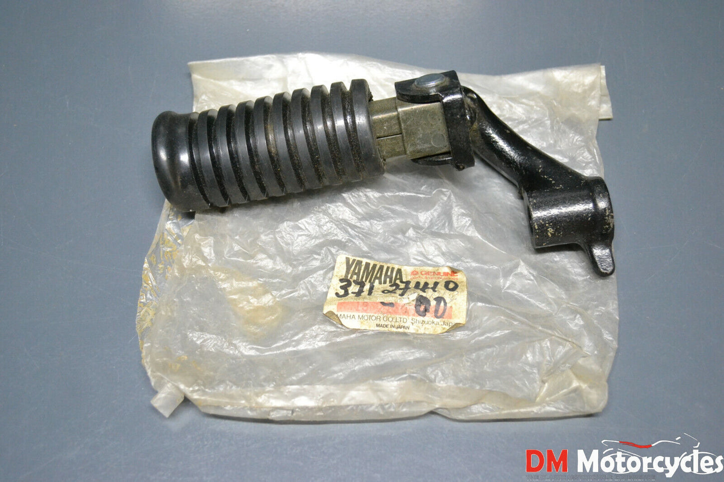 Yamaha genuine nos tx500 xs500 left rider foot peg step pn 371-27410-00