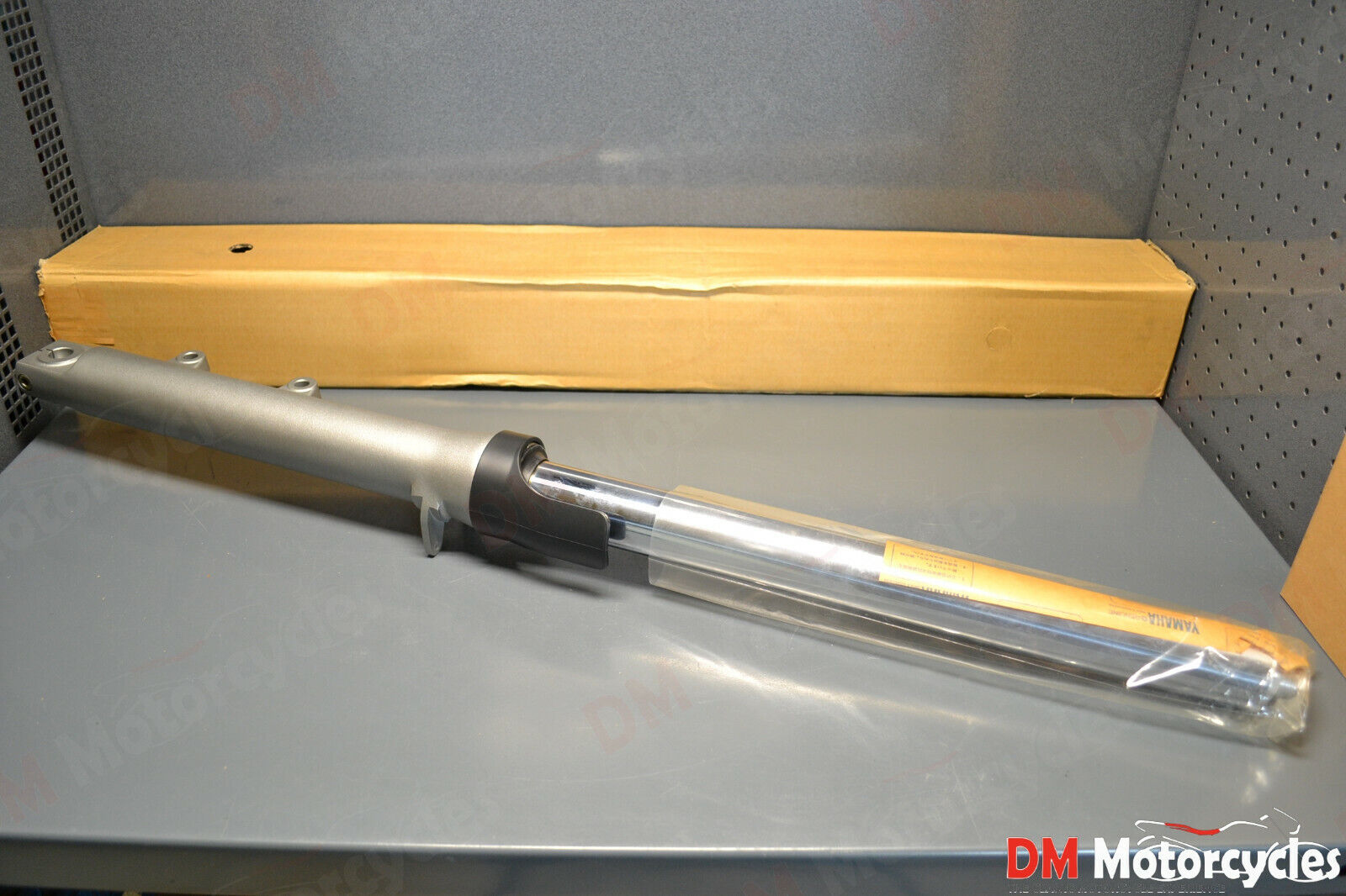Yamaha genuine new TDM850 tdm 850 1998-2001 front right fork assy pn 4tx-23103-01