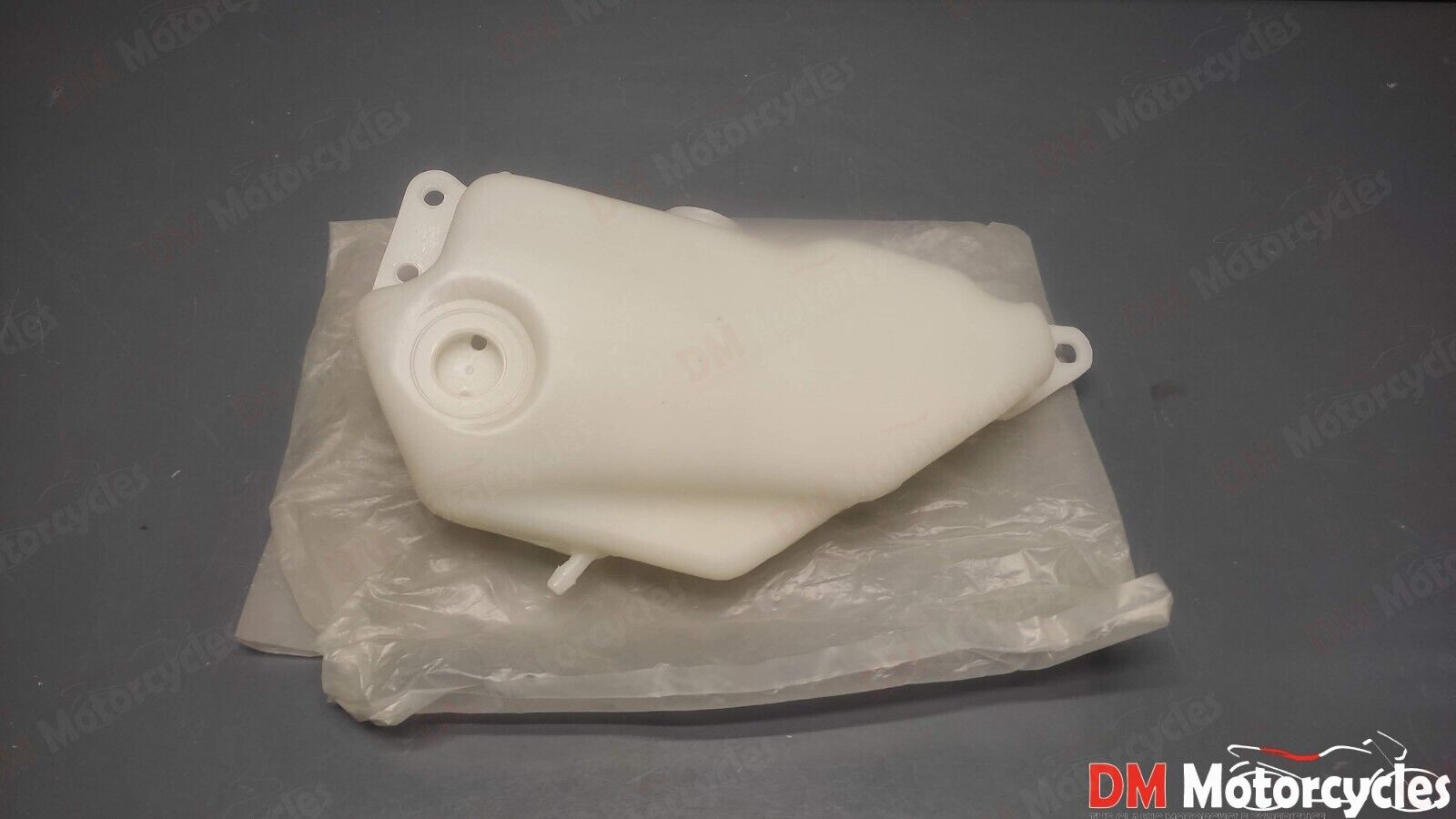Yamaha genuine nos dt50 dt 50 1986 oil tank pn 5j0-21751-00
