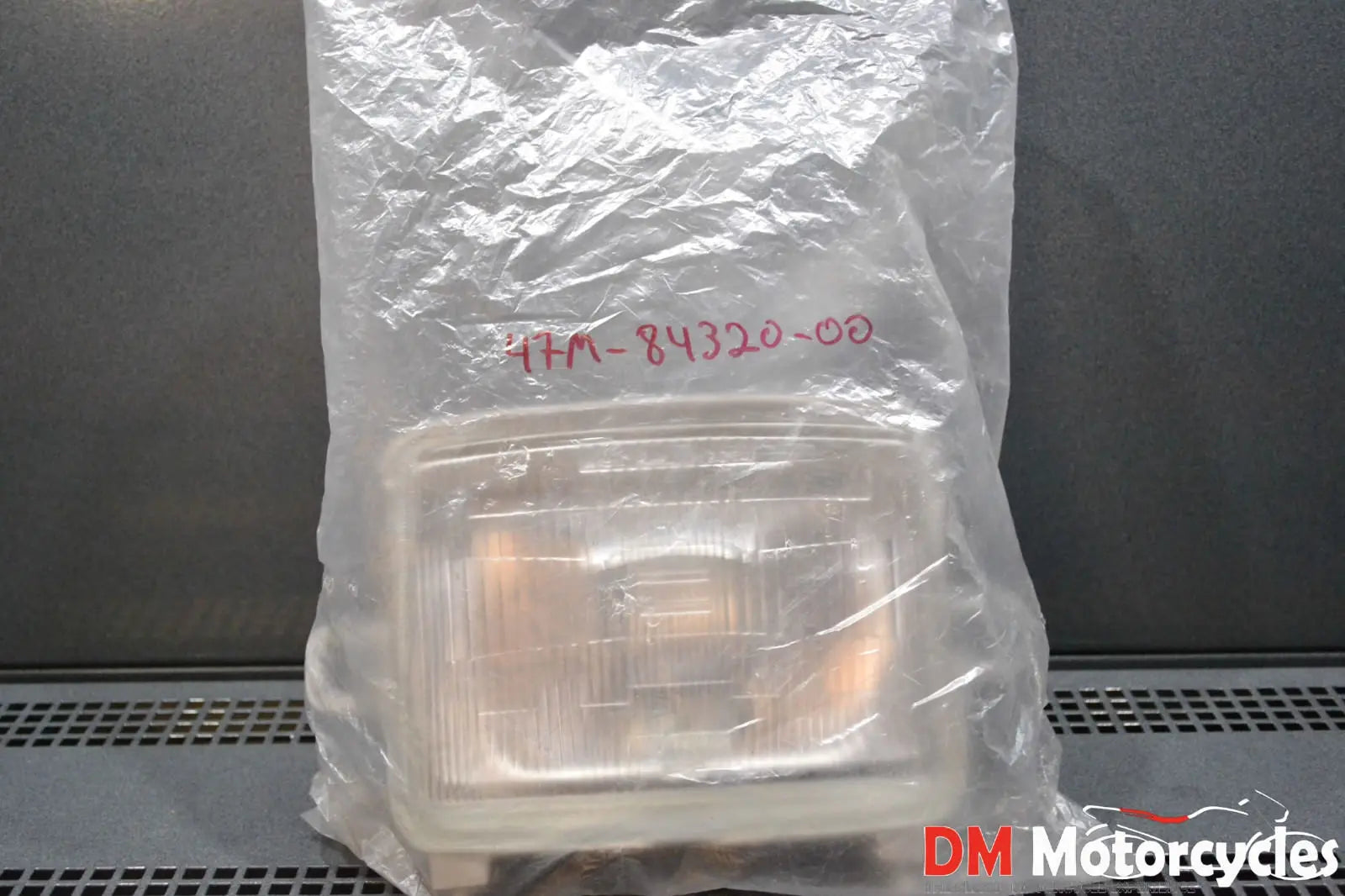 Yamaha genuine new fj1100 fj 1100 1985 headlight assy pn 47m-84320-00