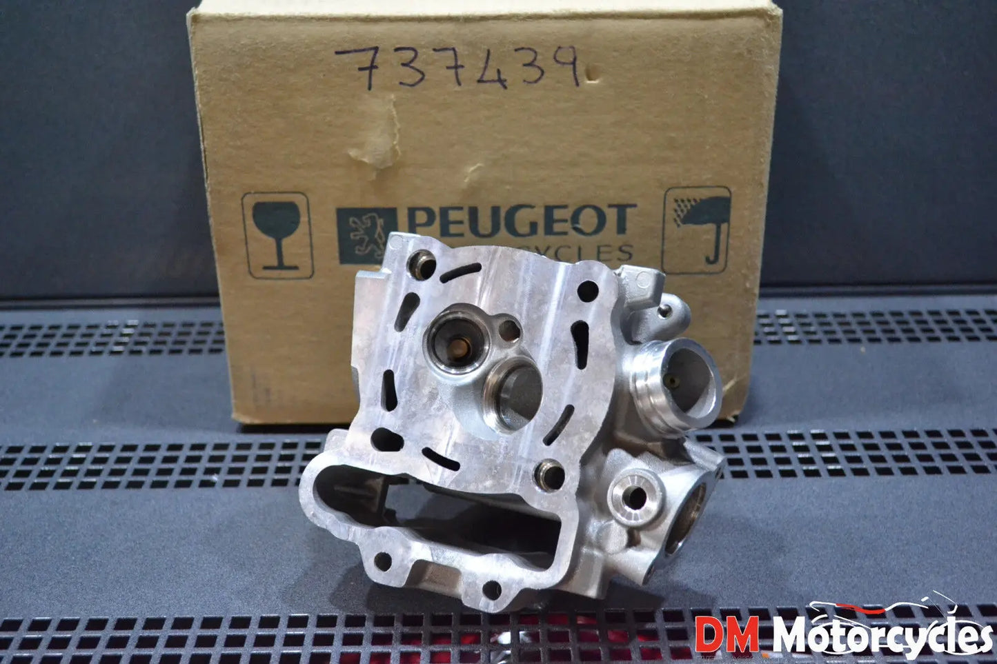 Peugeot genuine new elyseo elystar 4t 125 - 150 cylinder head pn 737439