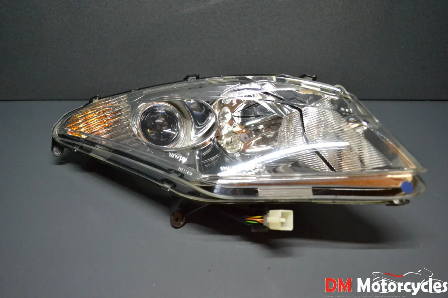 Peugeot genuine new Satelis 125 - 500 2007 - on left head light assy pn 766941