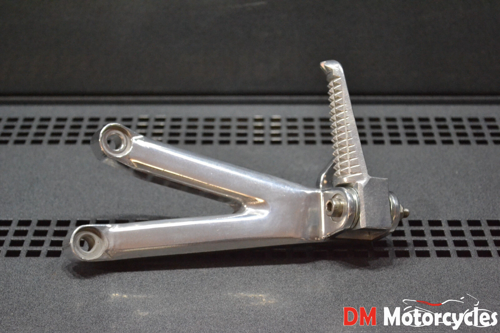 Yamaha genuine new yzf r6 1999 - 2002 rear foot rest assy 1 pn 5eb-27430-00
