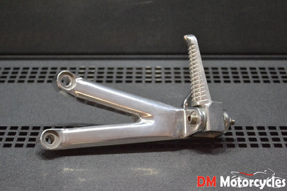 Yamaha genuine new yzf r6 1999 - 2002 rear foot rest assy 1 pn 5eb-27430-00