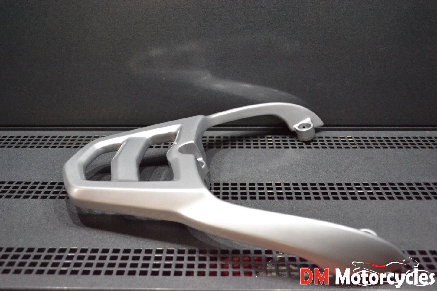 Peugeot genuine new tweet 125 150 silver rear rack carrier pn 802002