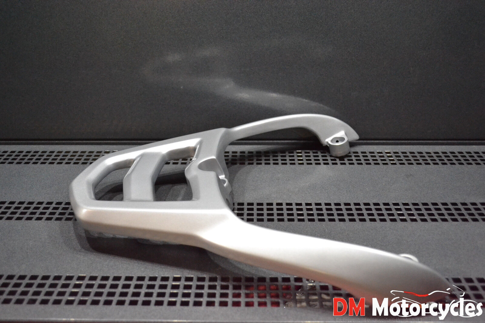 Peugeot genuine new tweet 125 150 silver rear rack carrier pn 802002