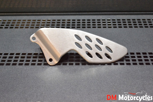 Yamaha genuine new yzf r1 04 - 06 lh foot peg plate pn 5vy-27445-00
