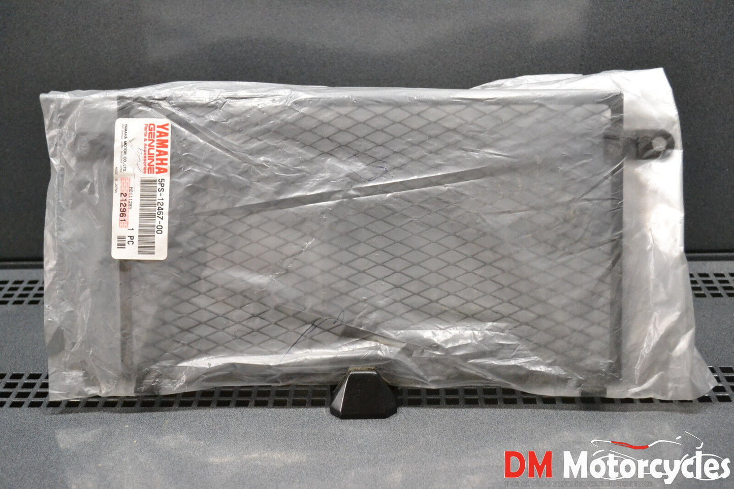 Yamaha genuine new tdm900 tdm 900 radiator grill pn 5ps-12467-00