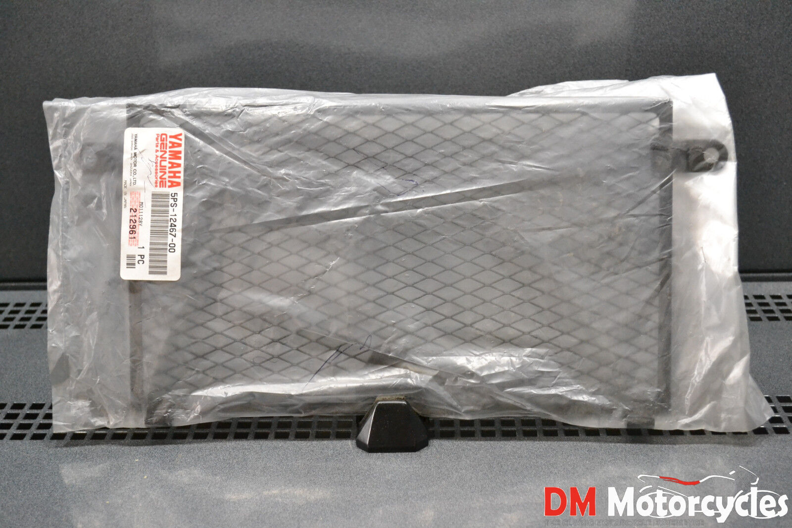 Yamaha genuine new tdm900 tdm 900 radiator grill pn 5ps-12467-00