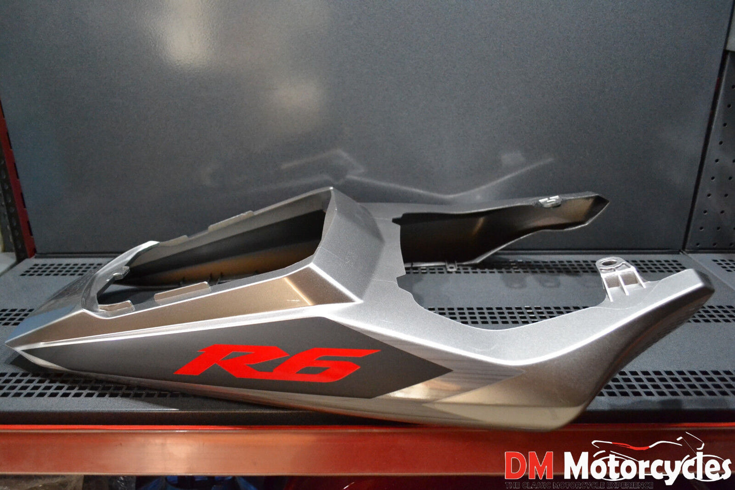 Yamaha genuine new yzf r6 2003 rear cowling pn 5sl-y2171-20-p2