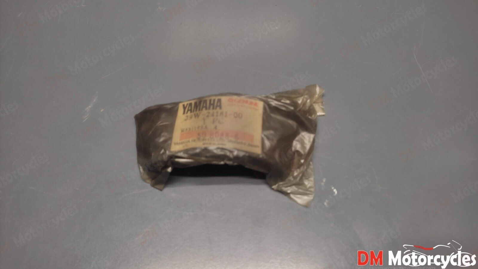 Yamaha genuine nos YZ125K YZ 125 83 front fuel tank damper pn 39w-24181-00