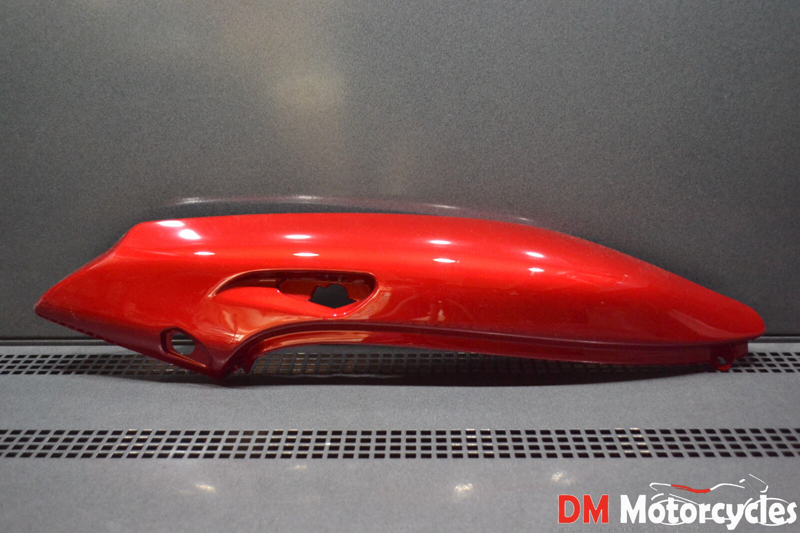 Yamaha genuine new tdm850 tdm 850 lh tail side cowling pn 4tx-2471k-00-p2