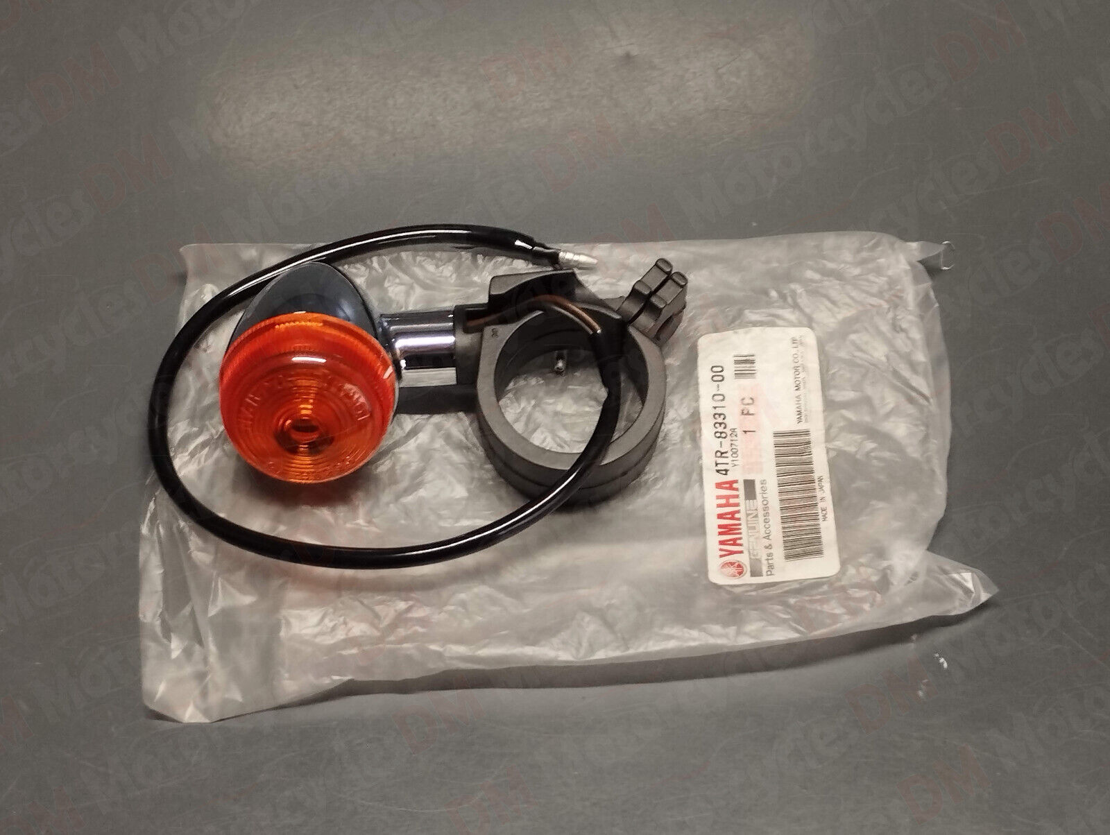 Yamaha genuine new xvs 400 drag star 1996 left front turn signal pn 4tr-83310-00