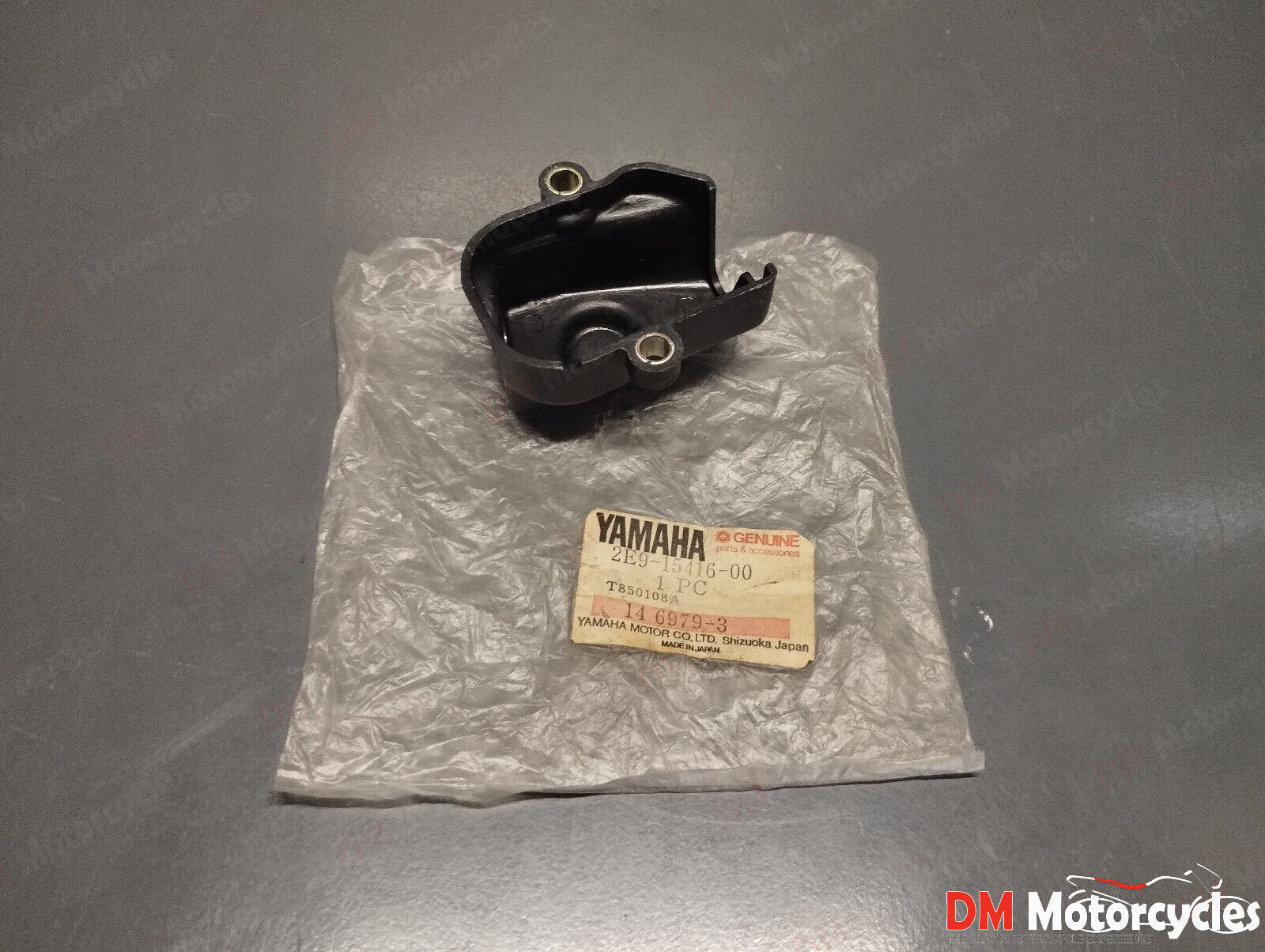 Yamaha genuine nos yr3 oil pump cover pn 2e9-15416-00