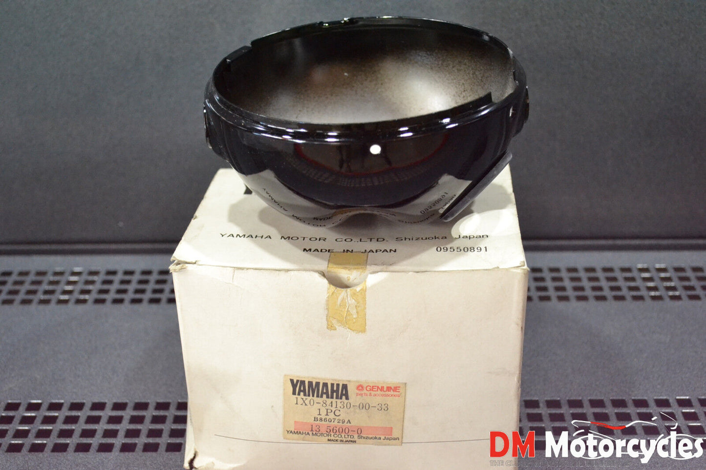 Yamaha genuine nos dt100 dt 100 1974 headlight housing pn 1x0-84130-00-33