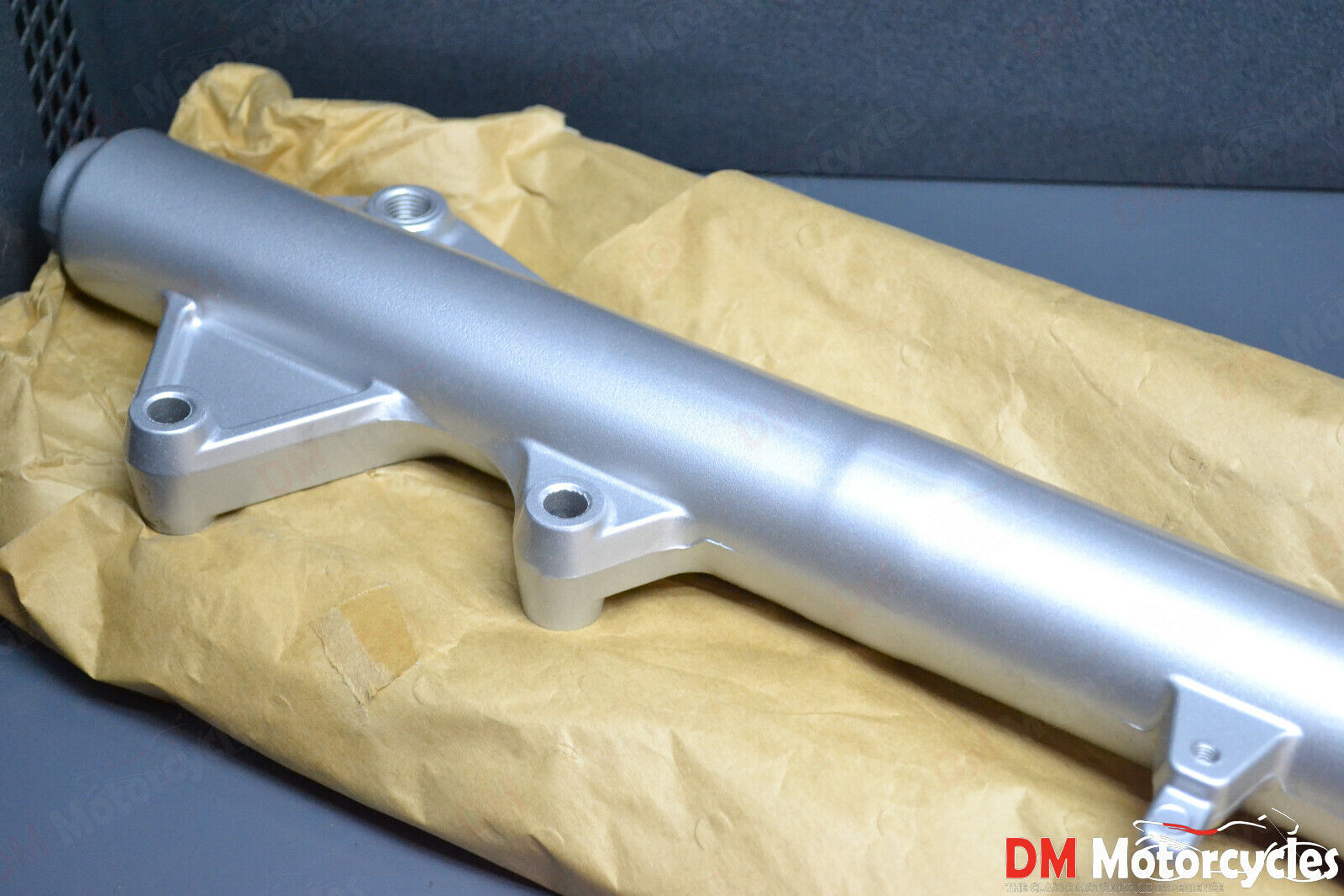 Yamaha genuine new XT600 XT 600 1997 left fork assy pn 4pt-23102-00