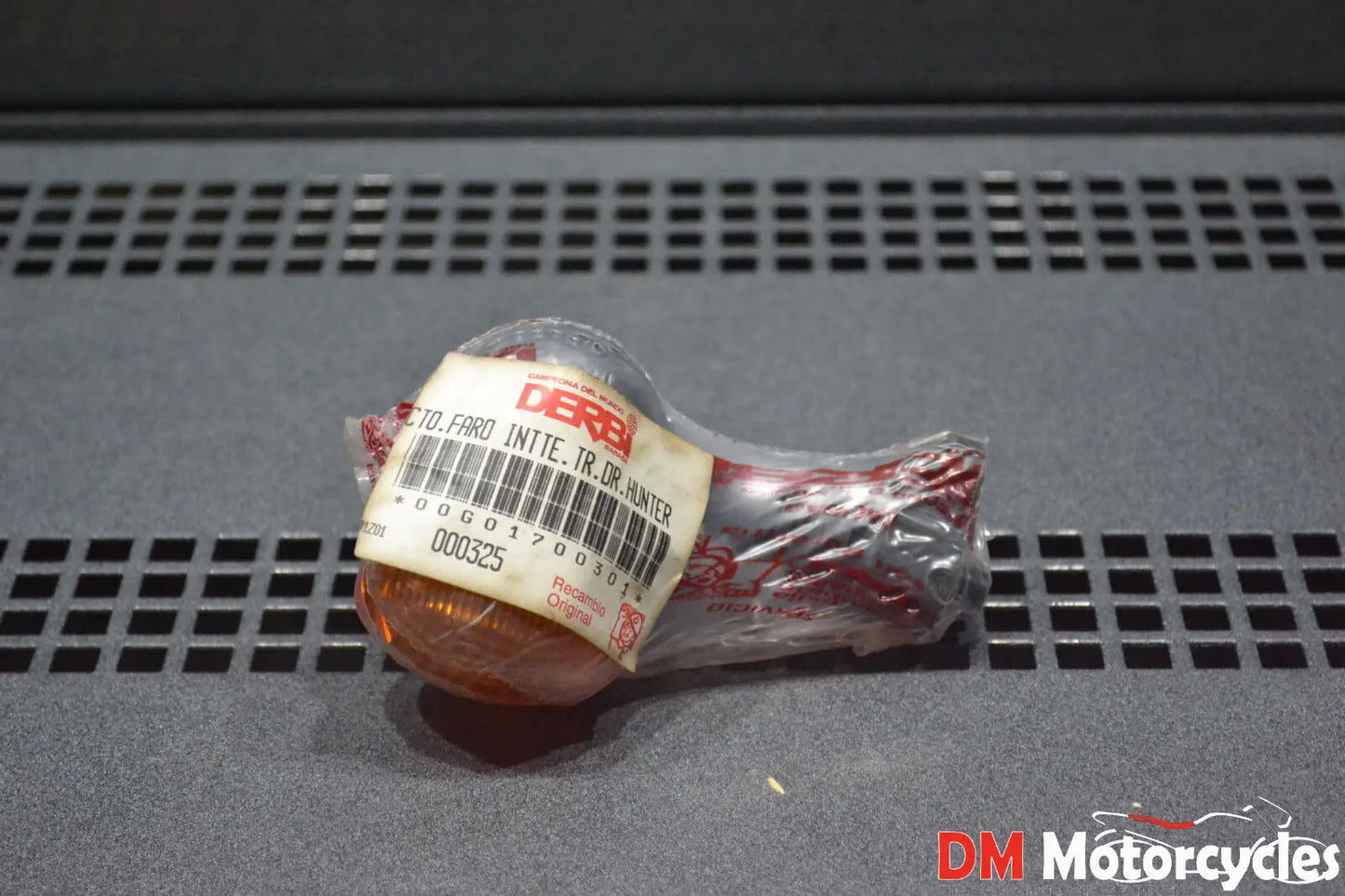 Derbi genuine new hunter rear rh indicator turn signal pn 00g01700301