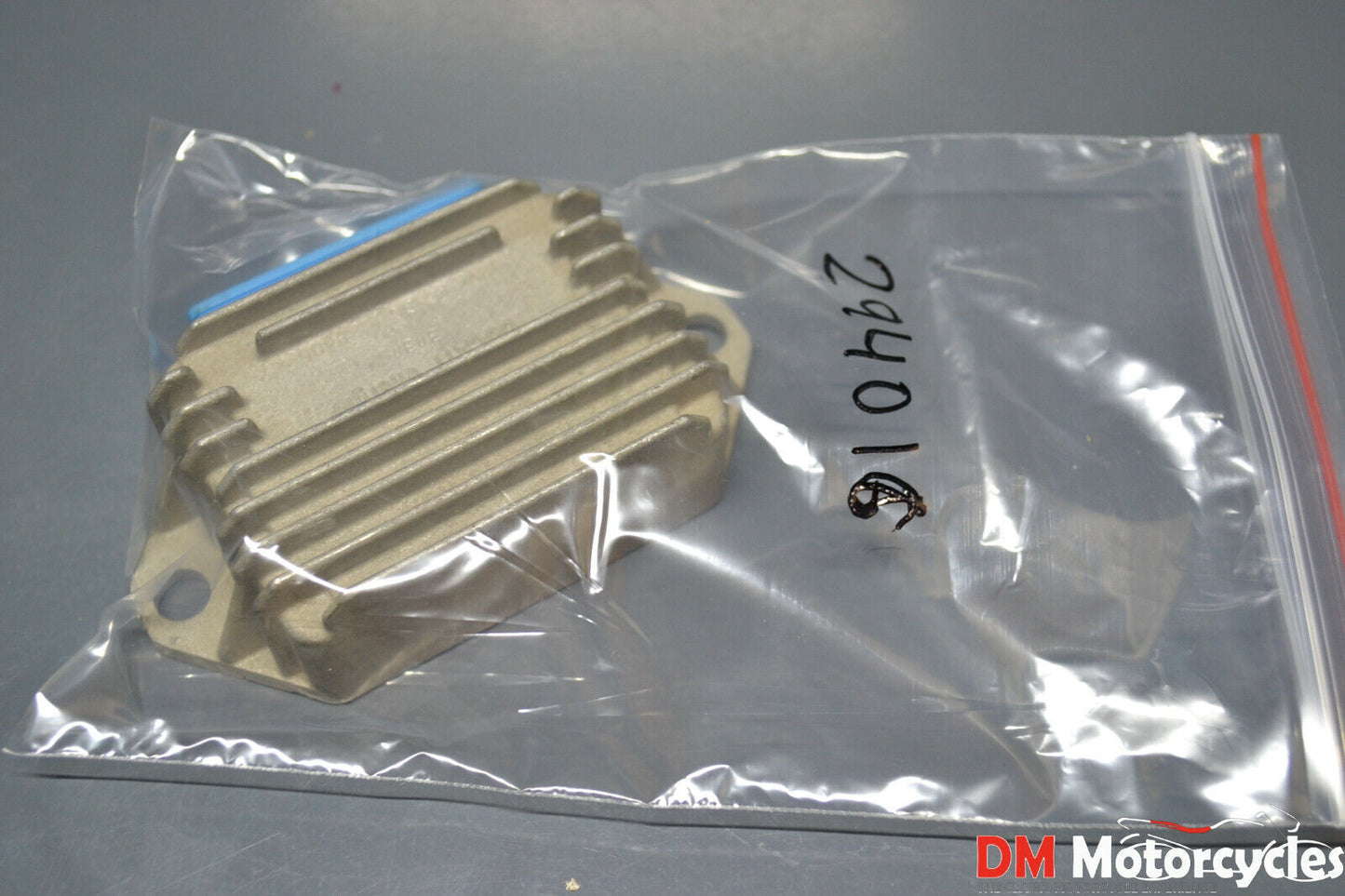 Piaggio genuine new vespa zip voltage regulator rectifier pn 294016