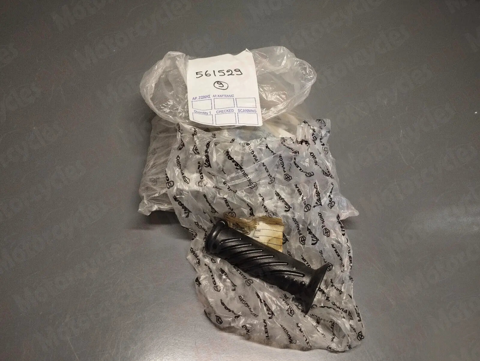 Piaggio genuine new gilera runner 50 stalker 50 right hand grip pn 561529