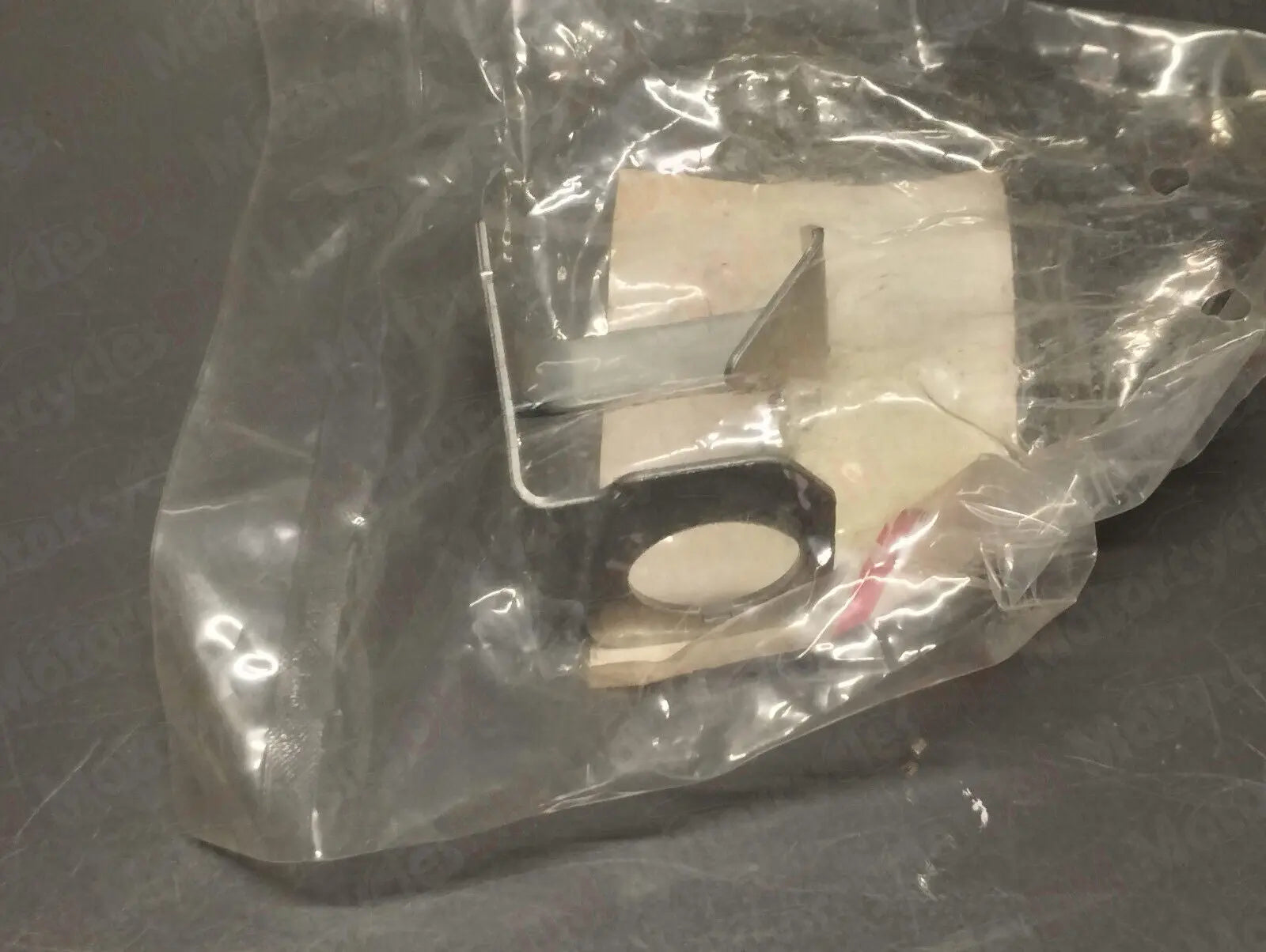Honda genuine new nh 100 50 sk 50 dio seat lock stay pn 77242-gbl-770