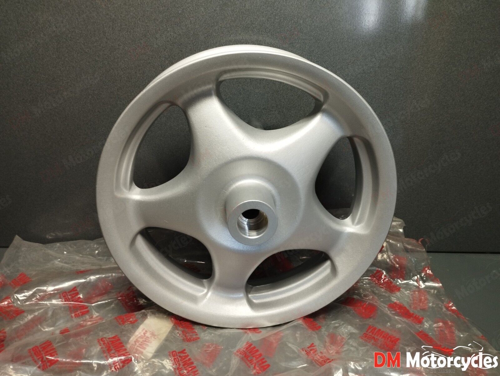 Yamaha genuine new YP125 Majesty 125 front wheel rim pn 5ca-f5168-00-1v