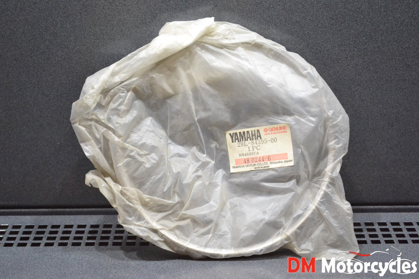 Yamaha genuine nos rz350 rz 350 84 - 85 headlight rim pn 29l-84395-00