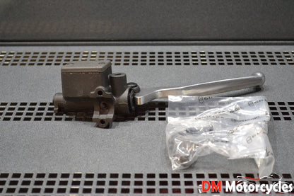 Piaggio genuine new fly gilera runner fxr rh brake master cylinder pn cm063601