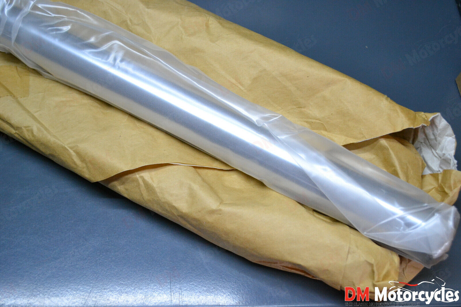 Yamaha genuine new XT225 Serrow 2000 left fork assy pn 3rw-23102-70