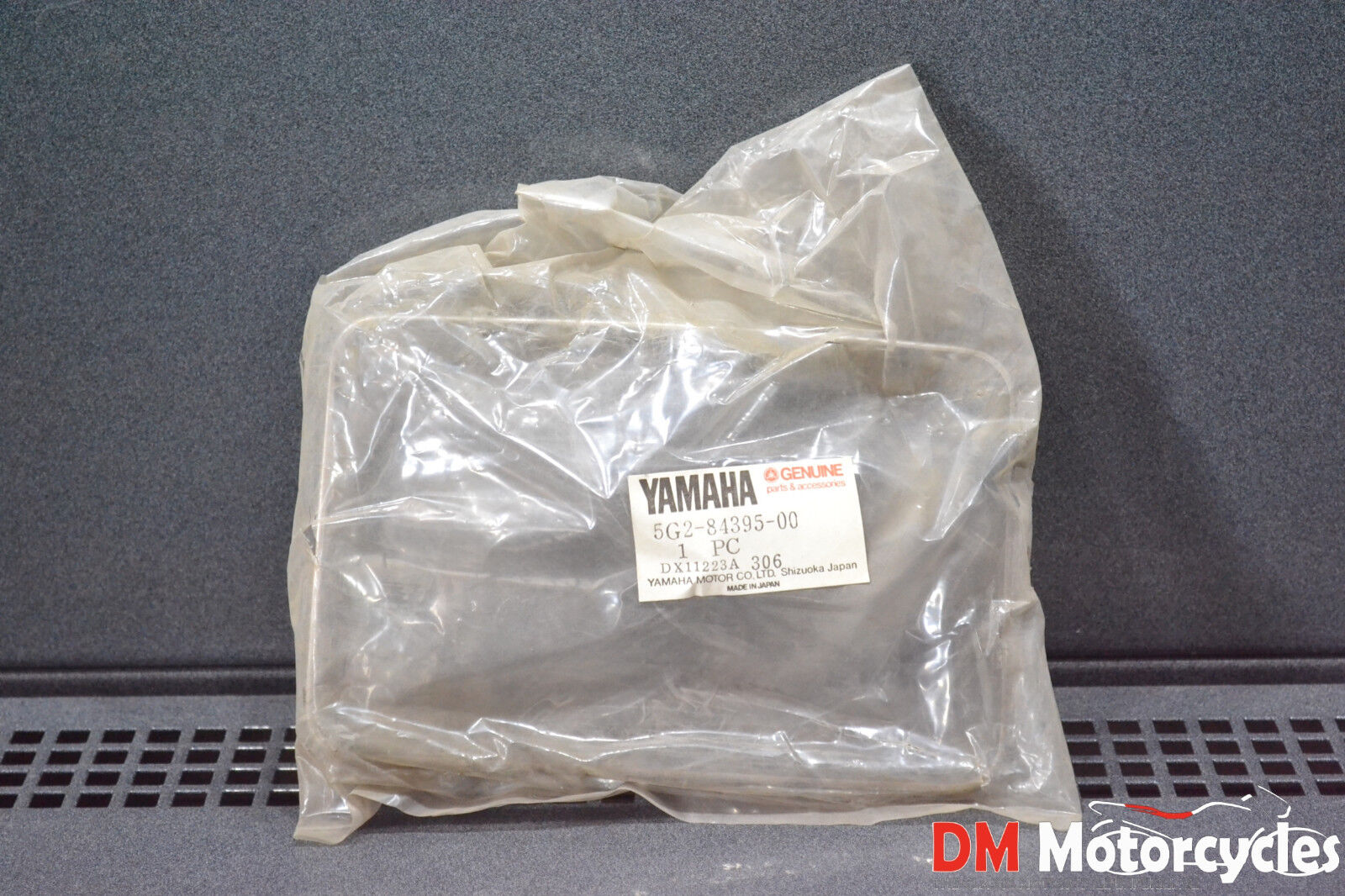 Yamaha genuine nos xj 750 1981-1983 rz 125 headlight retain ring pn 5g2-84395-00