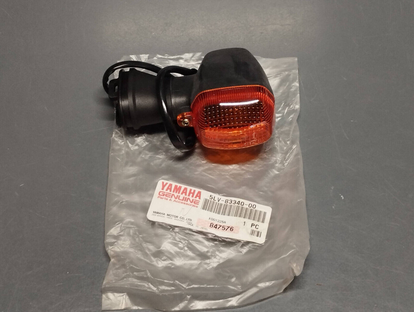 Yamaha genuine new fzs 1000 fazer 2001-05 right rear turn signal pn 5lv-83340-00
