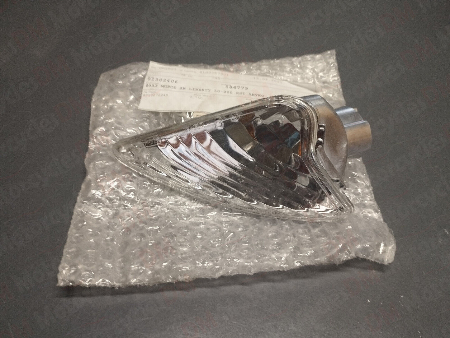Piaggio genuine new liberty 200 150 125 50 front right turn signal pn 584779