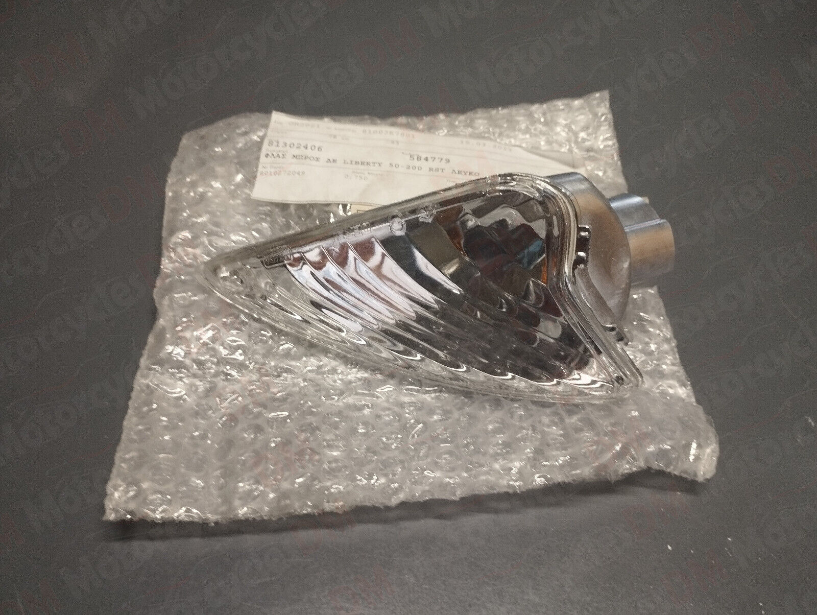 Piaggio genuine new liberty 200 150 125 50 front right turn signal pn 584779