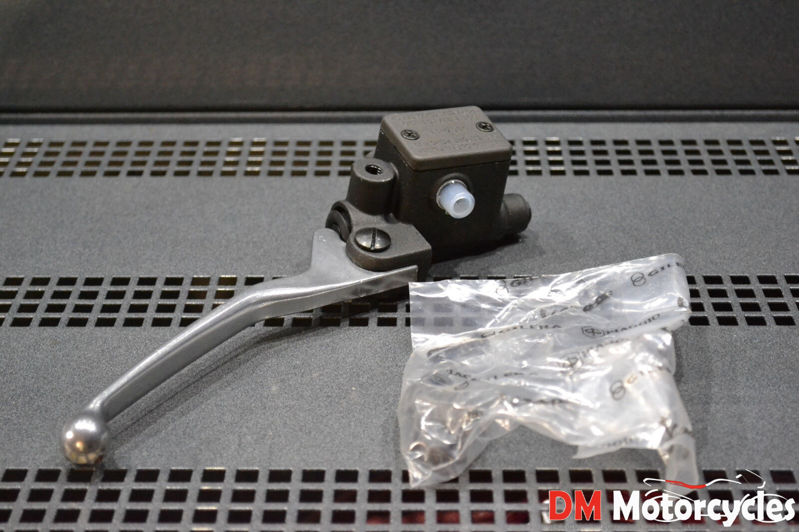 Piaggio genuine new fly gilera runner fxr rh brake master cylinder pn cm063601